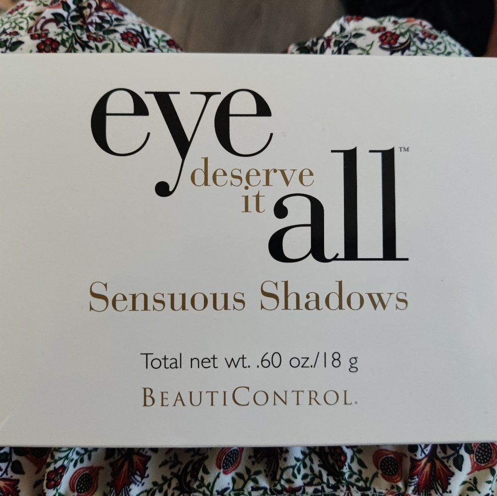 beauticontrol Sensuous Shadows Eye Palette — Black & Gold Accents
